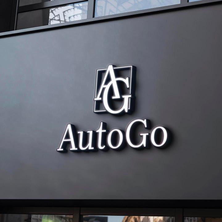 Світлова вивіска AutoGo на фасаді