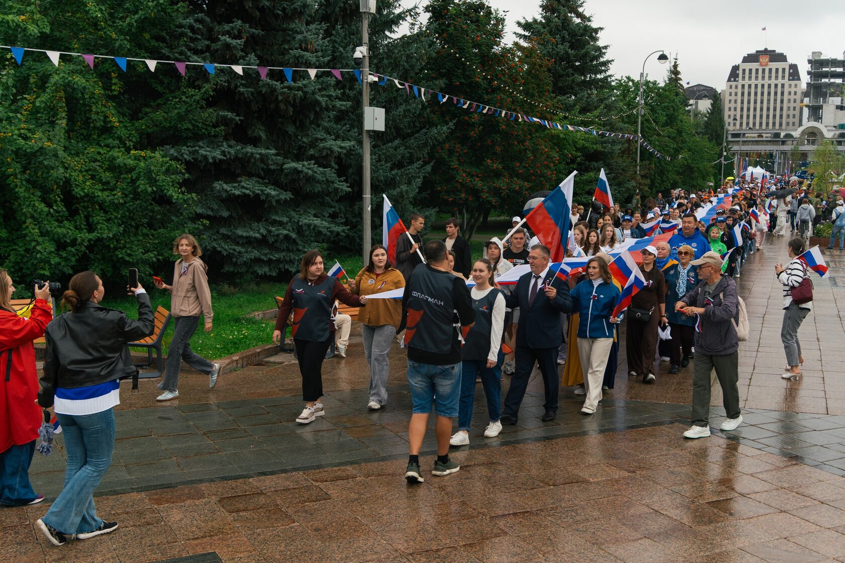 Под флагом России