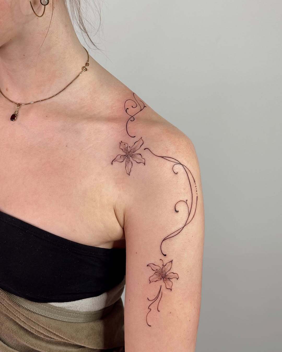 Botanical Tattoo von Daria bei Brennnessel Tattoo Berlin