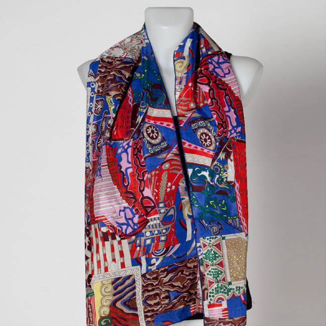 Шарен памучен шал, част от подаръчна кутия.