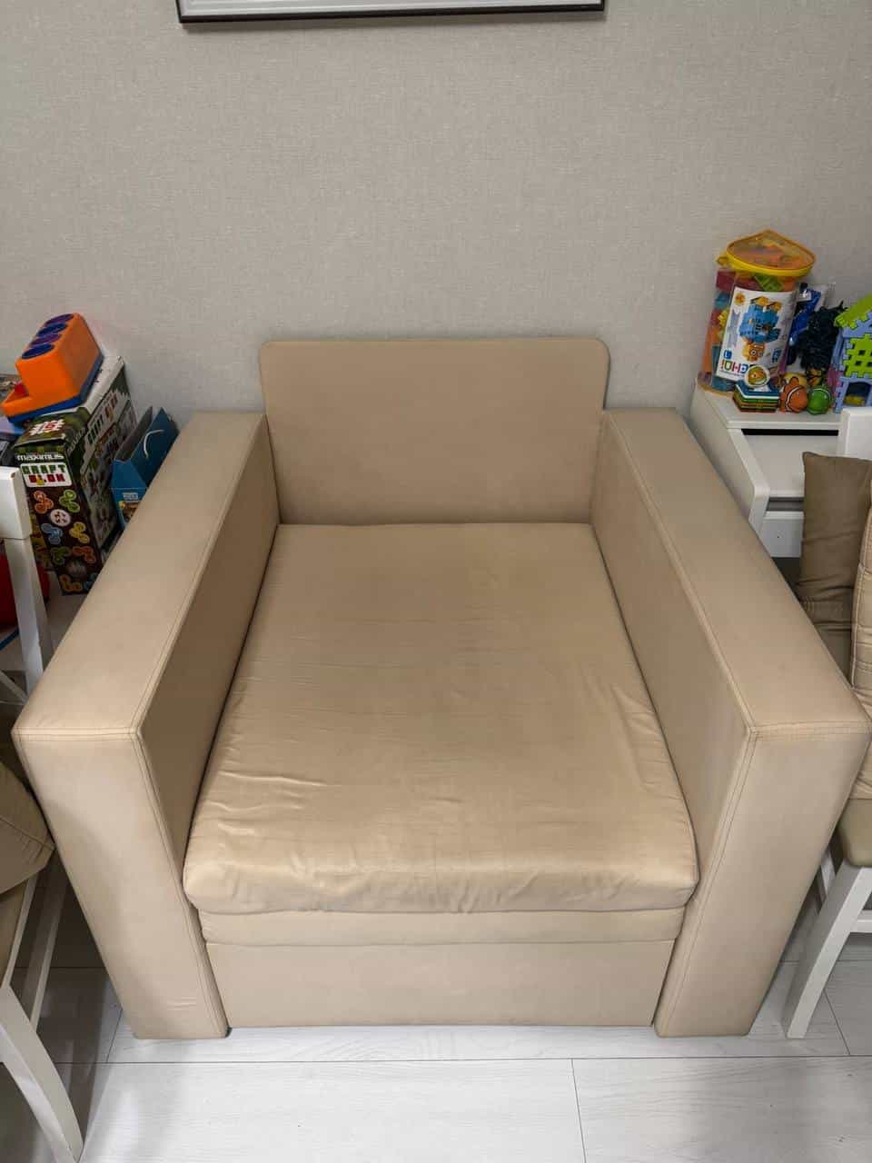 Sessel – Tiefenreinigung – nach der Polsterreinigung in Frankfurt