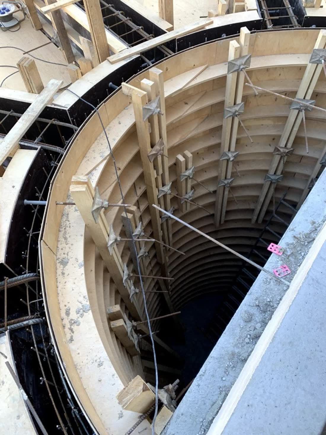 Spiral formwork in a shaft