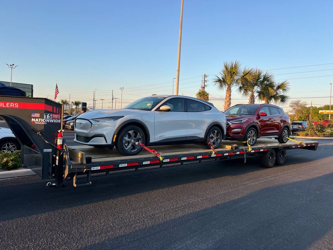 Mustang Mach-E and Hyundai Tucson on gooseneck car hauler
