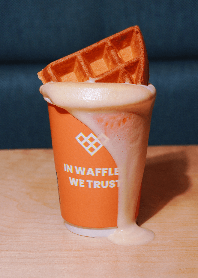 Kelímek kávy s vaflí Coffee & Waffles