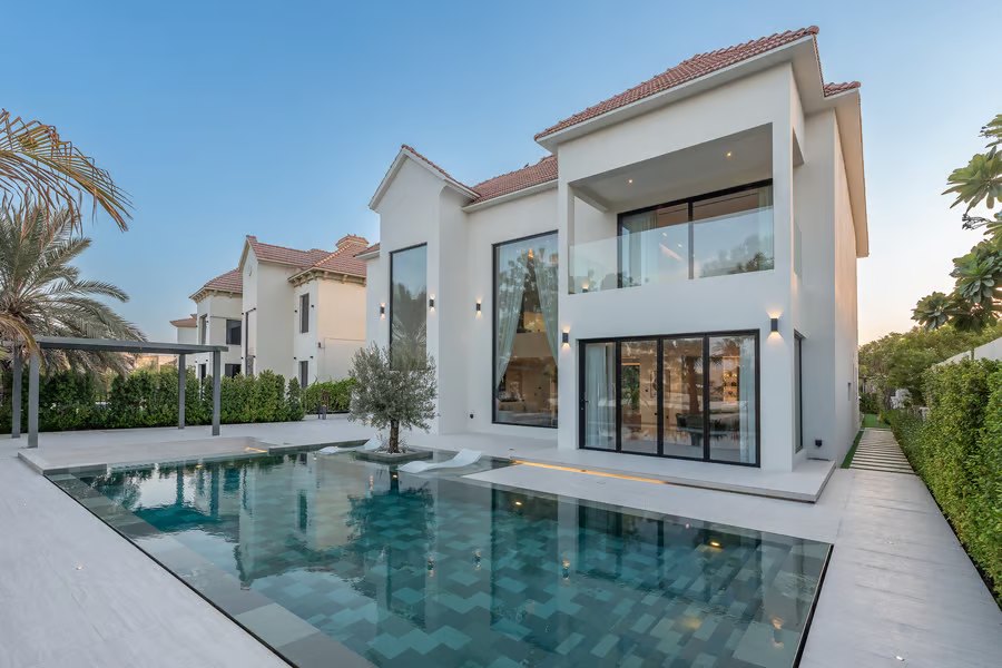 Jumeirah Islands Villa — villa exterior and pool