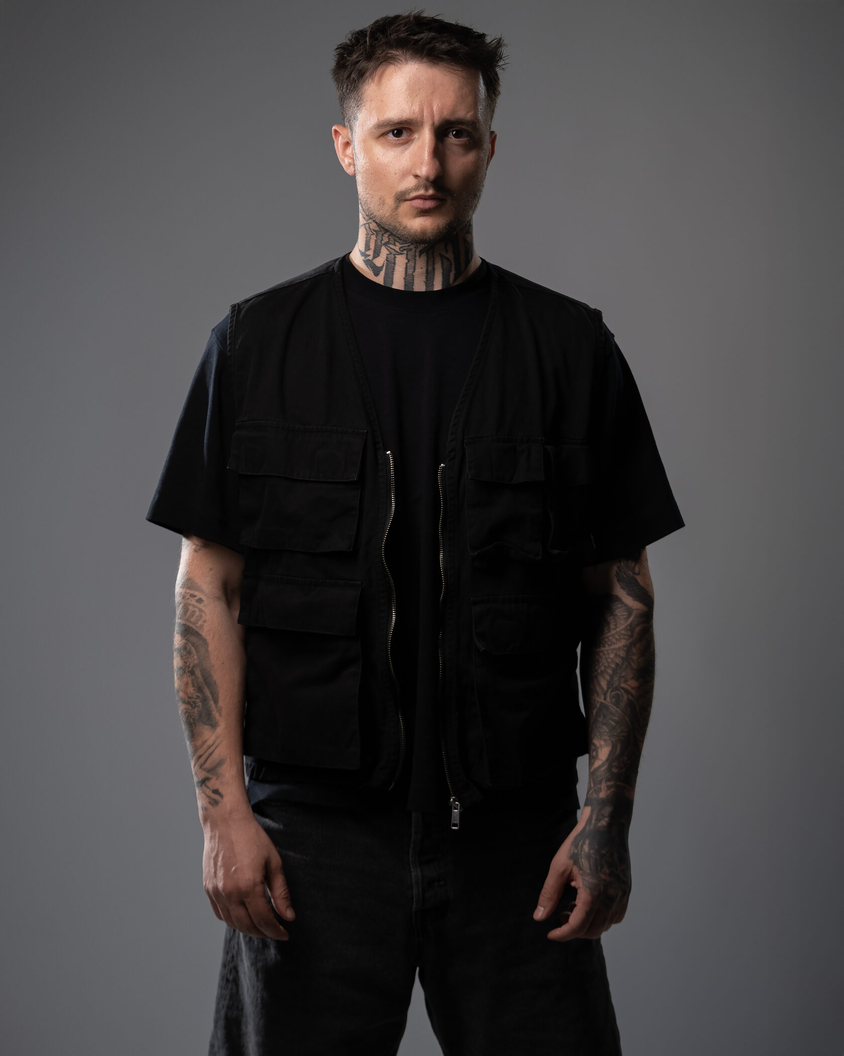 Portrait von Tattoo Artist Sergiu bei Brennnessel Tattoo Berlin