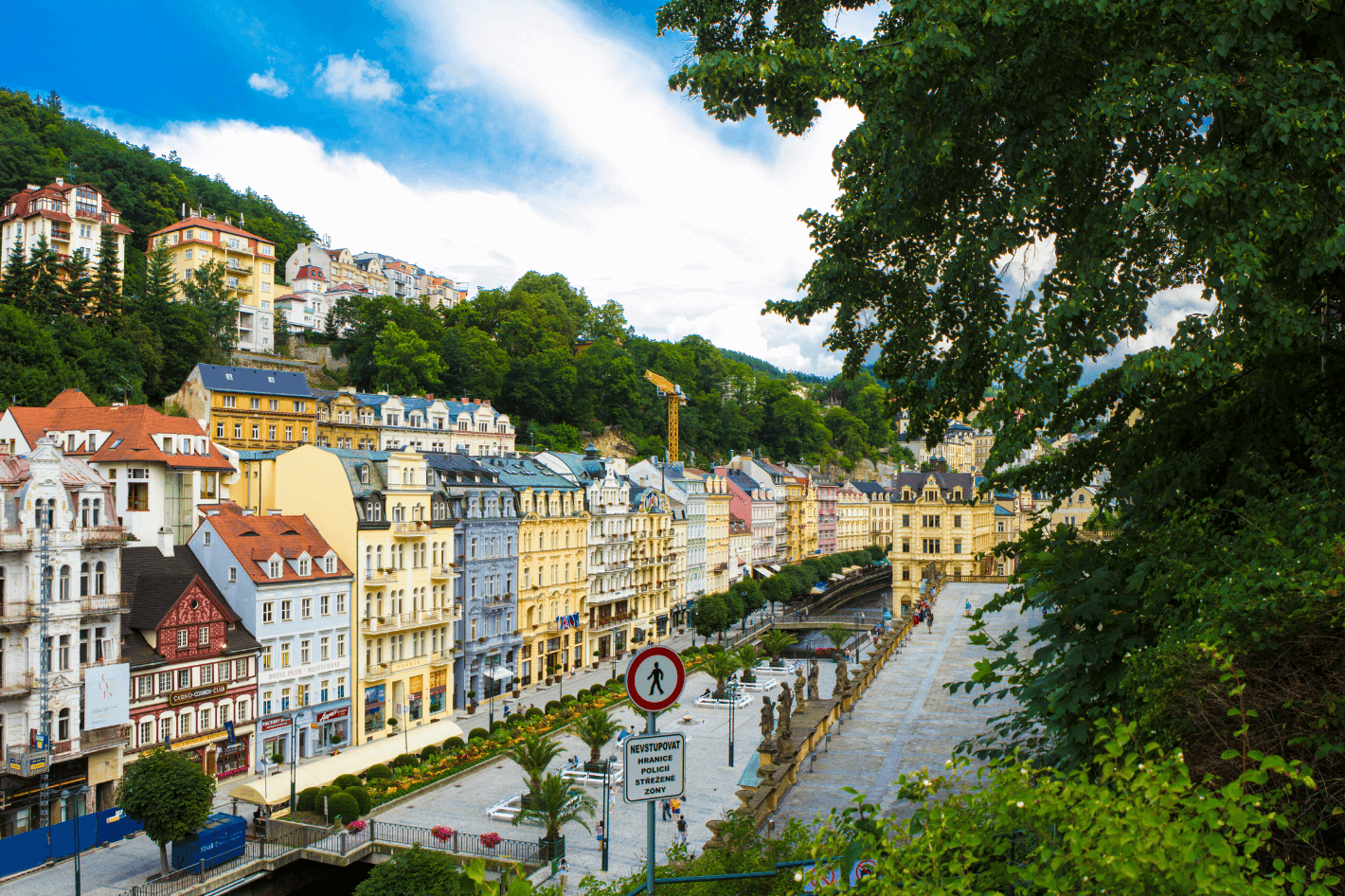 Пльзень четвертый по величине город Чехии, где всюду чувствуется запах хмельного солода, но при всем при этом этот город найдет чем вас удивить. Здесь мы расскажем, что обязательно стоит посетить в этом городе.