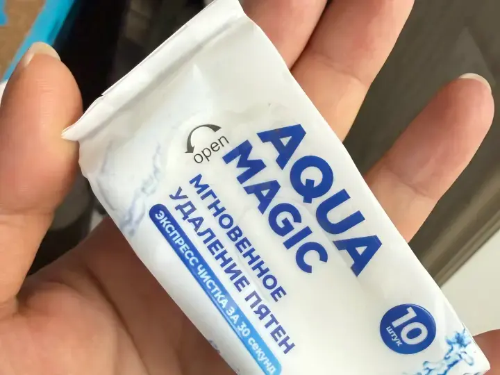 Фото покупателя: мини-упаковка салфеток AQUA MAGIC в руке