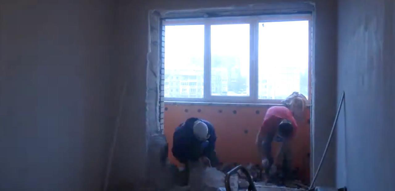 Къртене на подпрозоречно пространство по време на работа