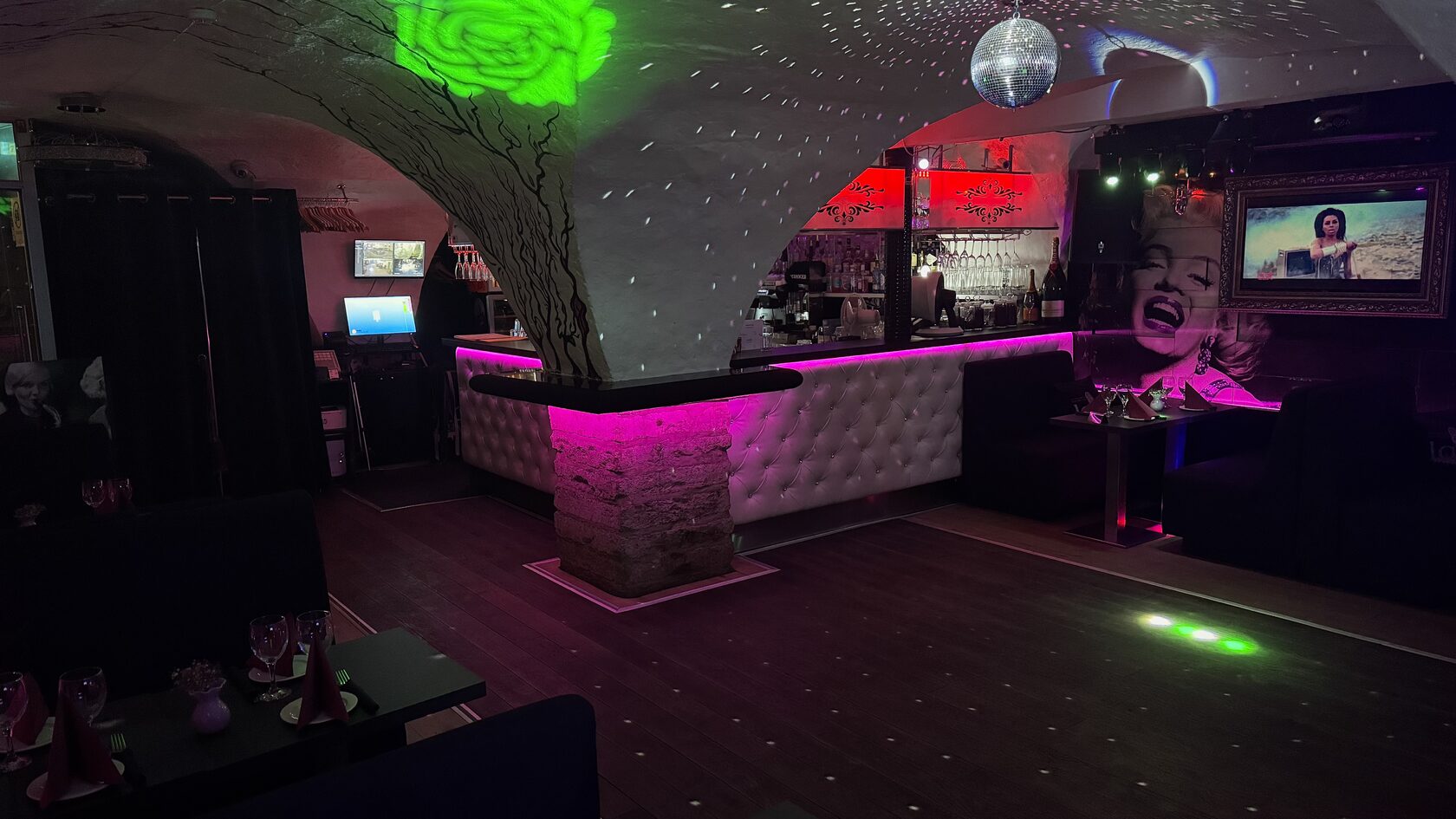 Жалаңаш боксшы