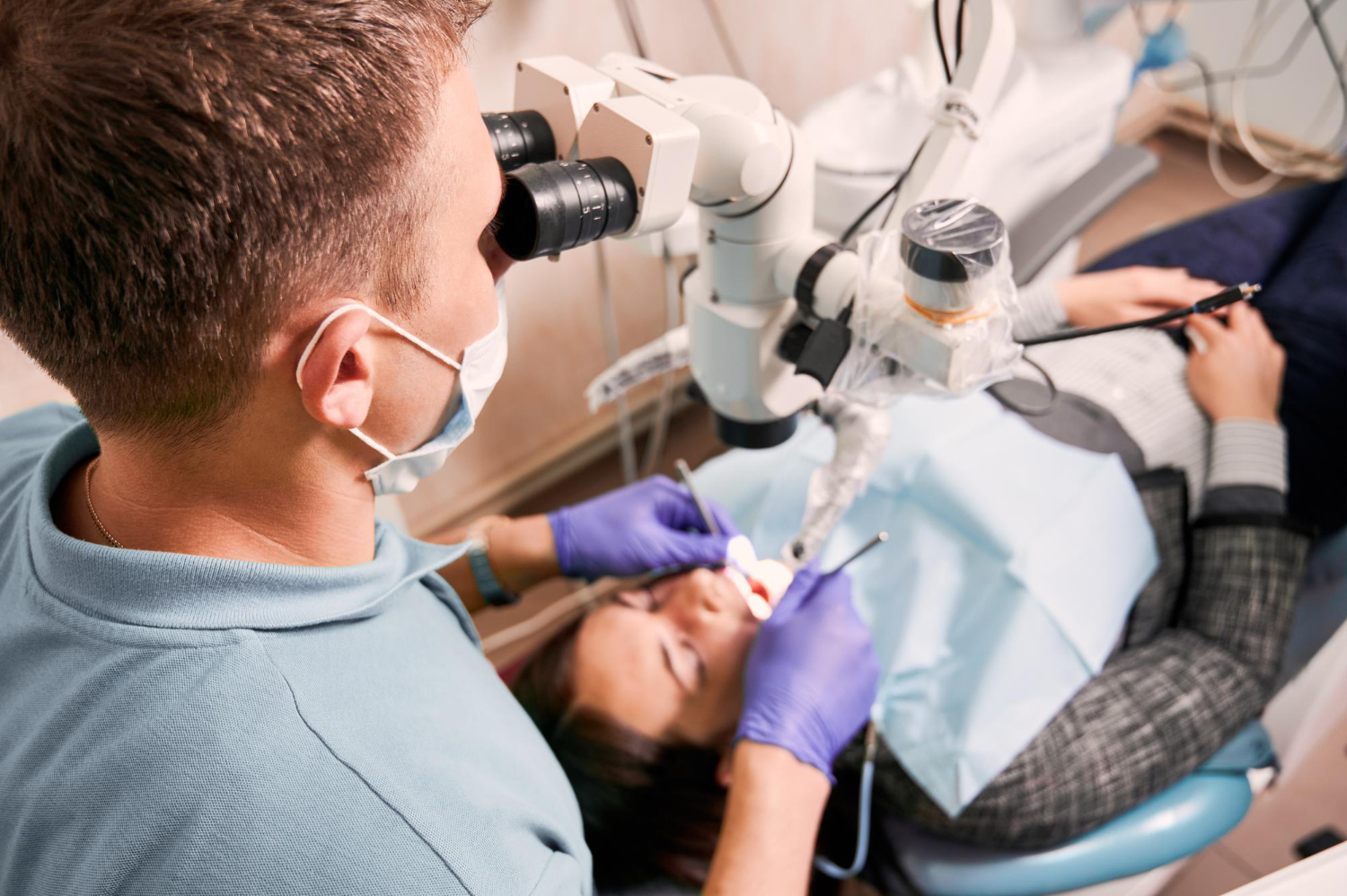 Microscopul dentar Dent Expert