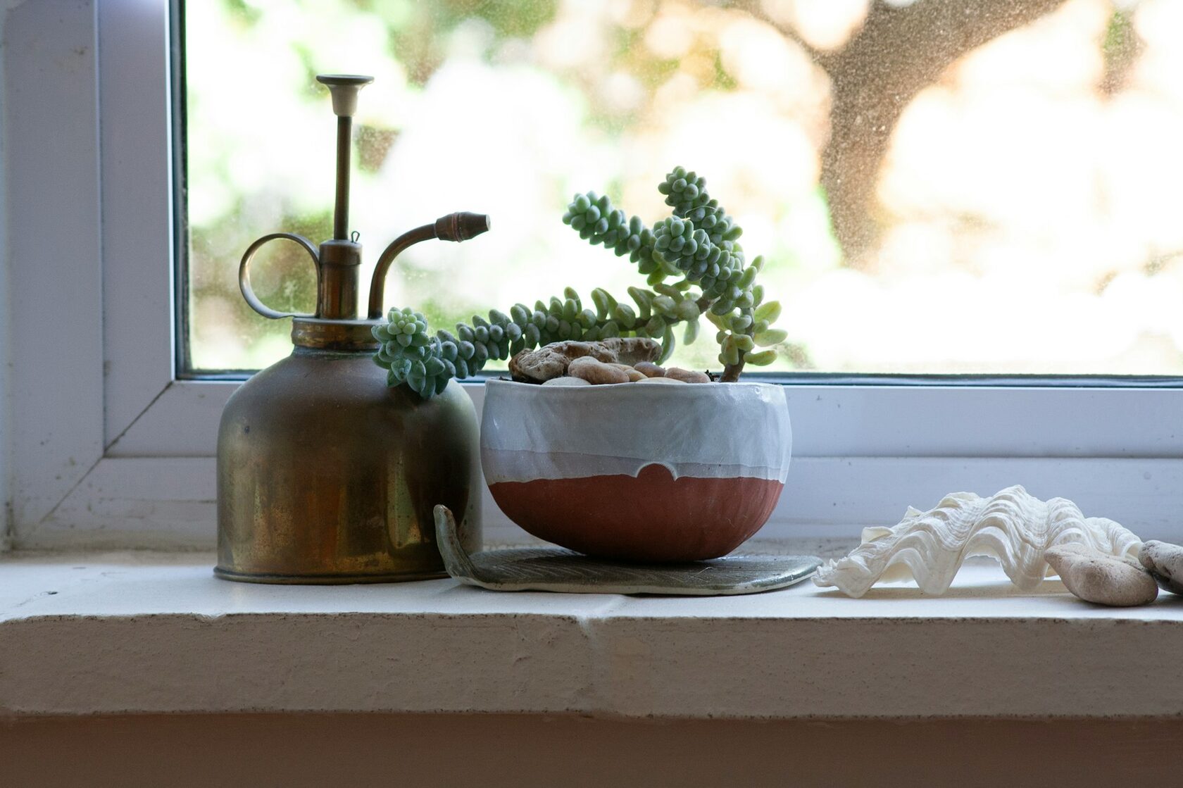 Hand-built terracotta ceramic vessel by Rui Cabrita