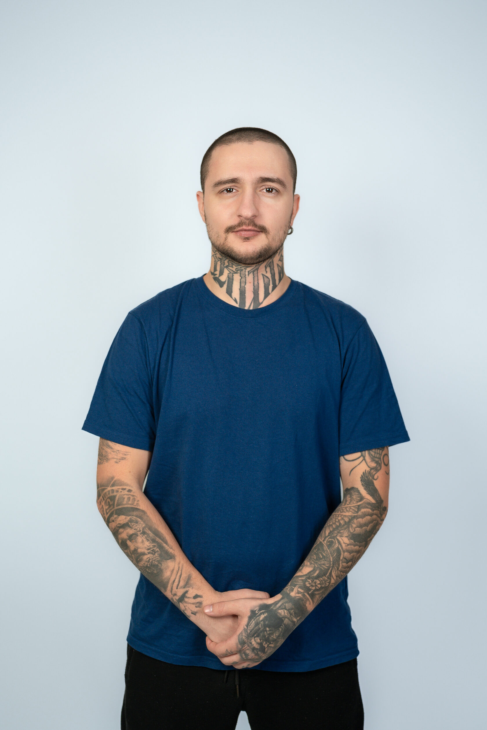 Portrait von Tattoo Artist Sergiu bei Brennnessel Tattoo Berlin