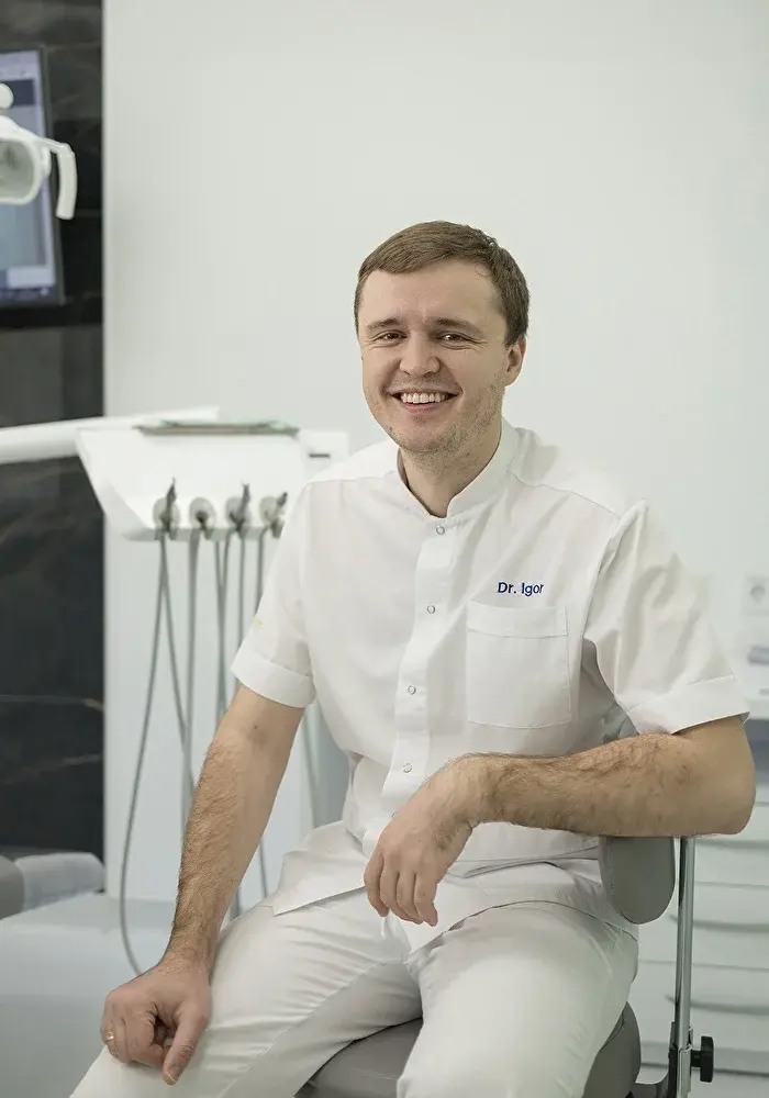 Dr. Cornilov Igor în cabinetul CityDent