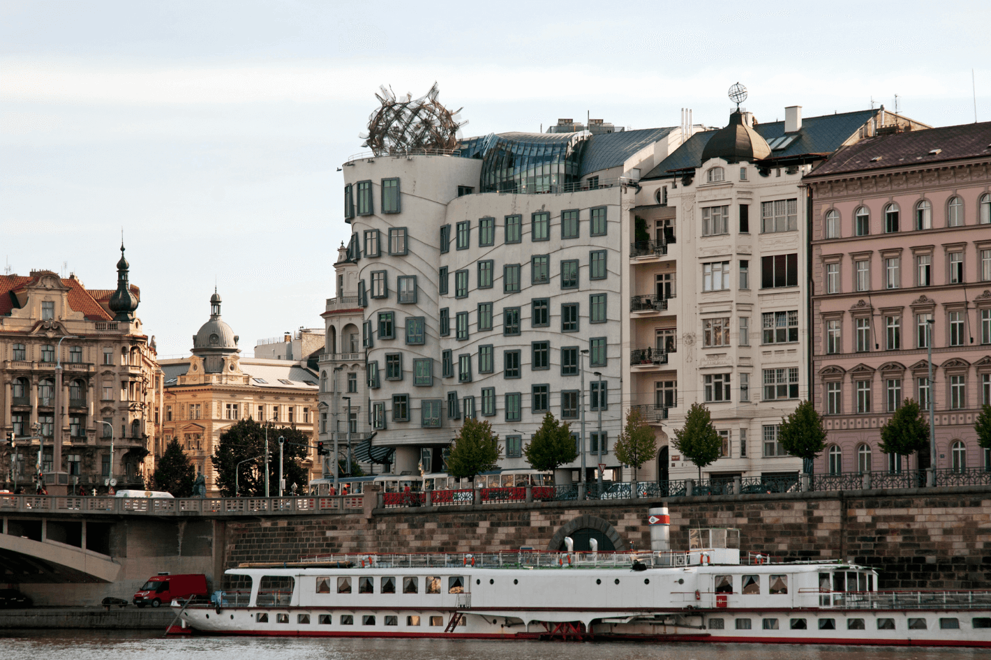 Поиск съемного жилья в Чехии – занятие хлопотное. На что следует обращать внимание при выборе будущего места проживания, как понравиться арендодателю и не попасть в руки мошенников – рассказываем в этой статье.