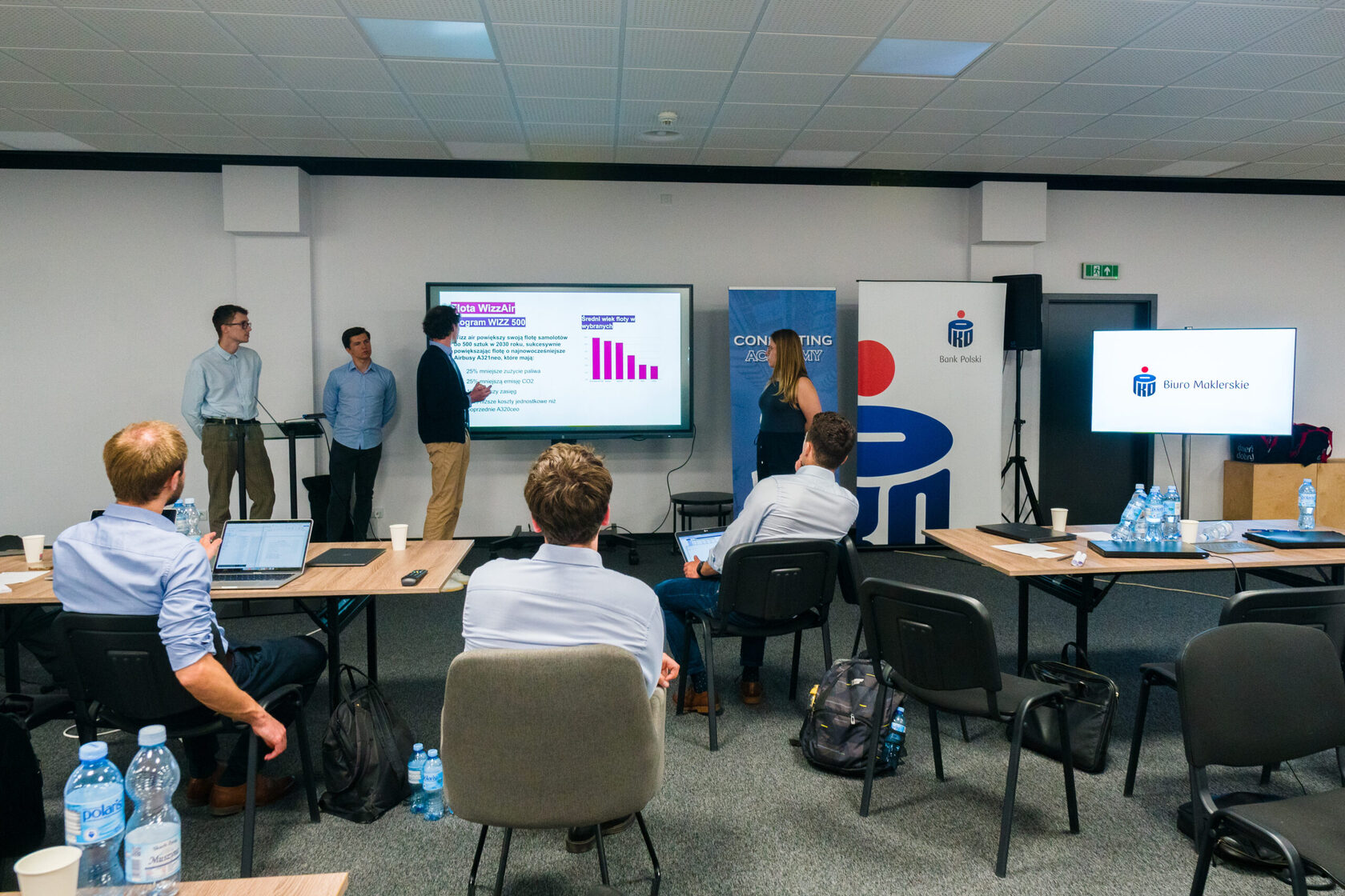Uczestnicy Consulting Academy prezentują rozwiązanie case study
