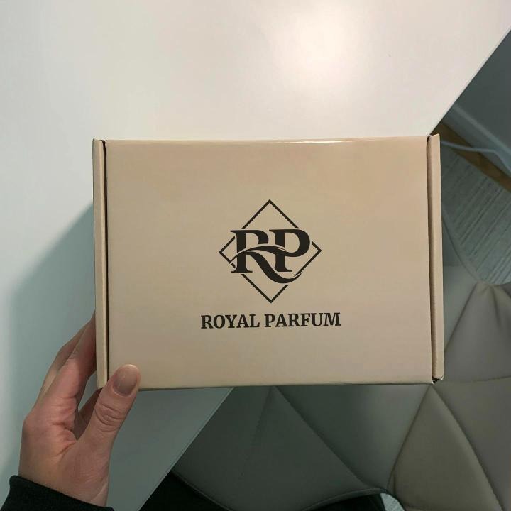 Royal Parfum branded box
