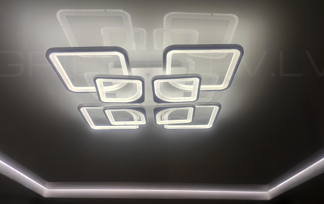 Gaismas līnijas un iestieptie griesti ir aktuāls tandēms