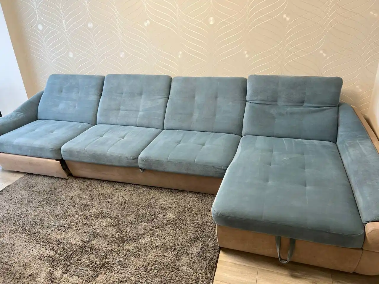 Ecksofa – Tiefenreinigung – nach der Polsterreinigung in Frankfurt