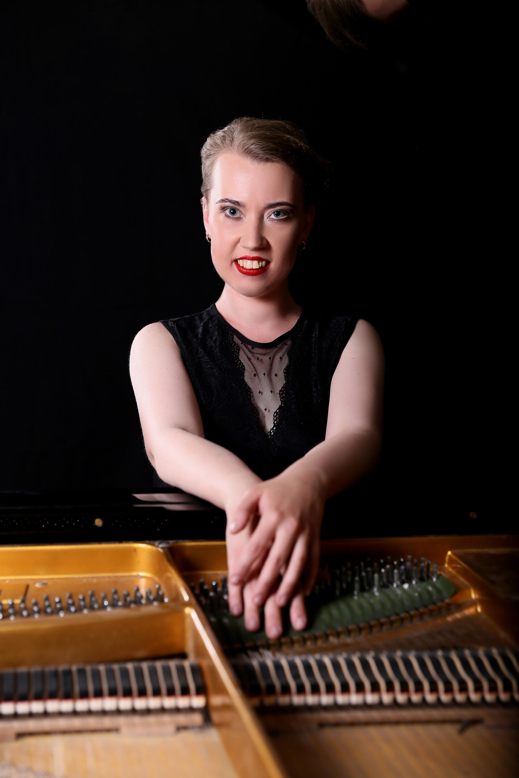Diana Zuieva at the piano