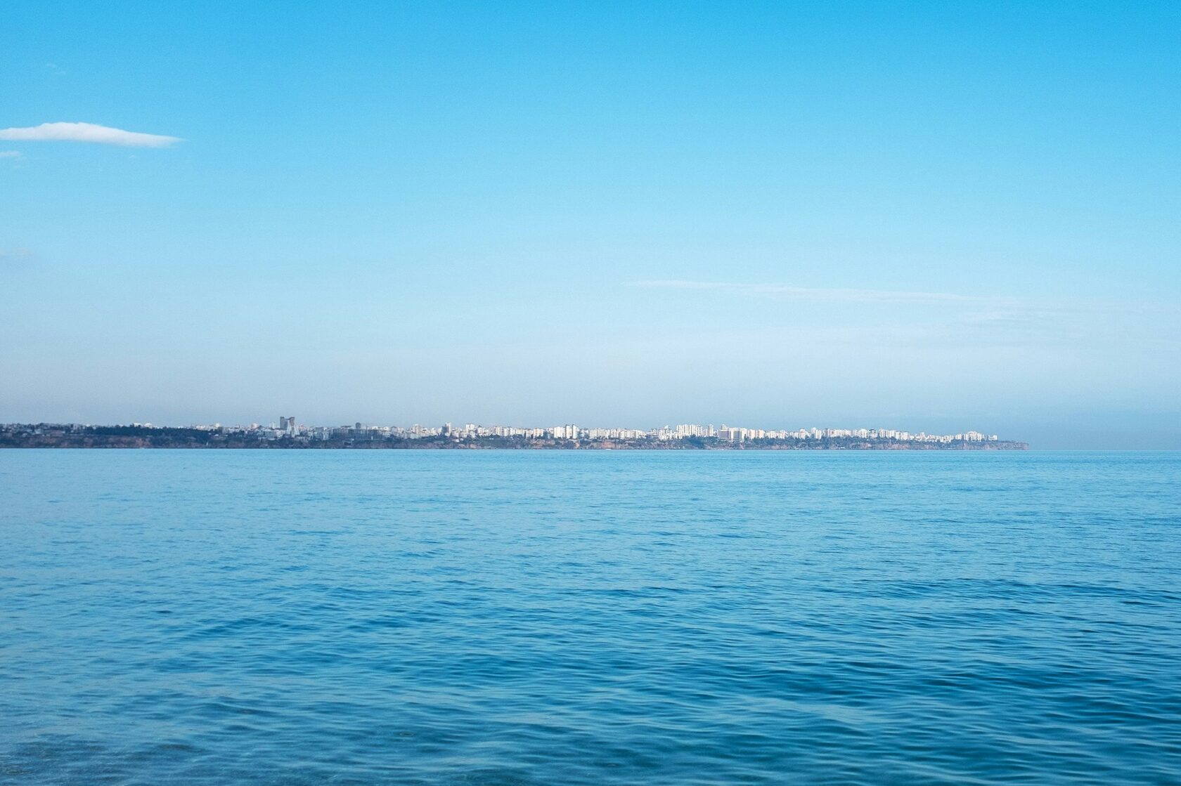 Modernes Stadtappartement mit Blick auf die Skyline von Antalya