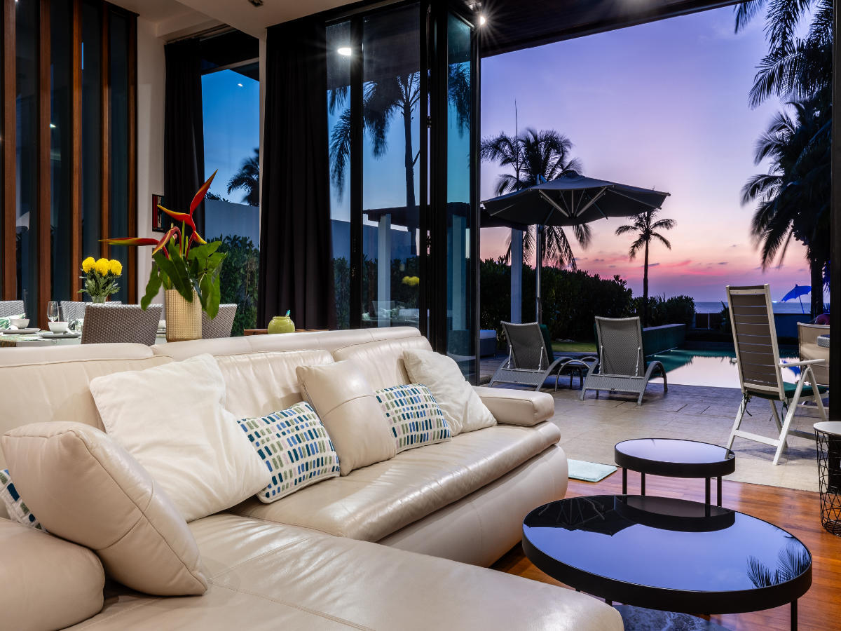 Outdoor dining terrace, Villa Sira
