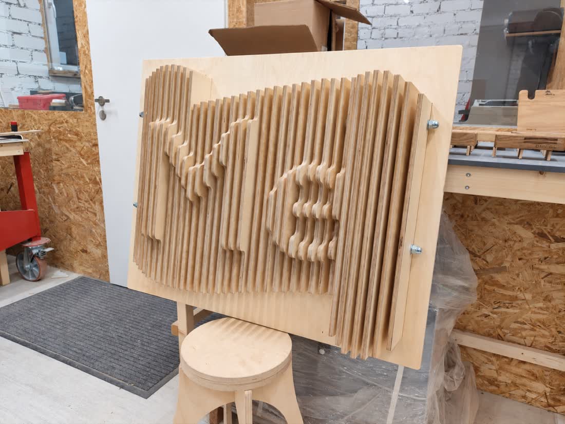 Fluted lettering panel