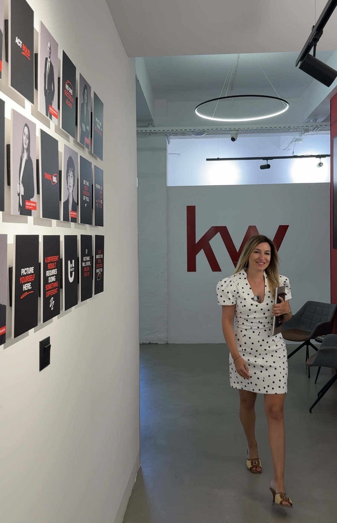 Консултант в офиса на Keller Williams в София
