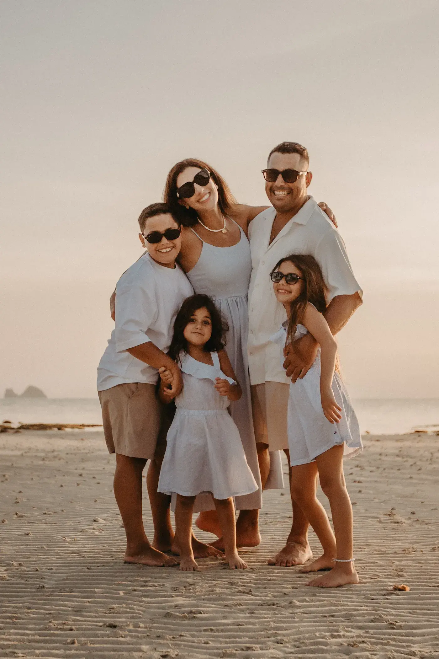 Family photoshoot at InterContinental Koh Samui beach — natural sunset portraits