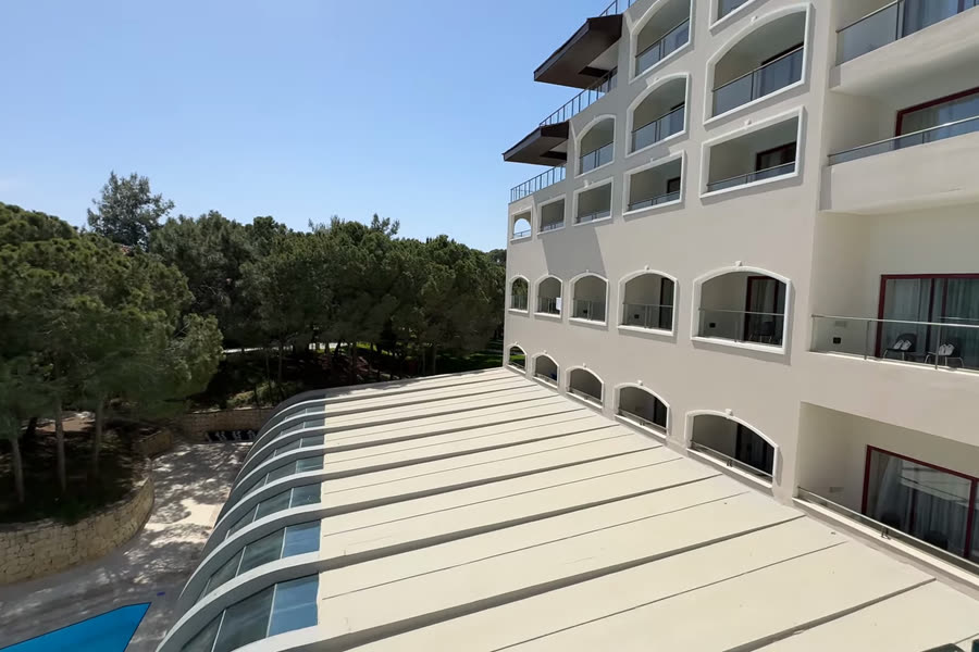 Сосни довкола — вид із тераси лобі — Sirene Belek Hotel