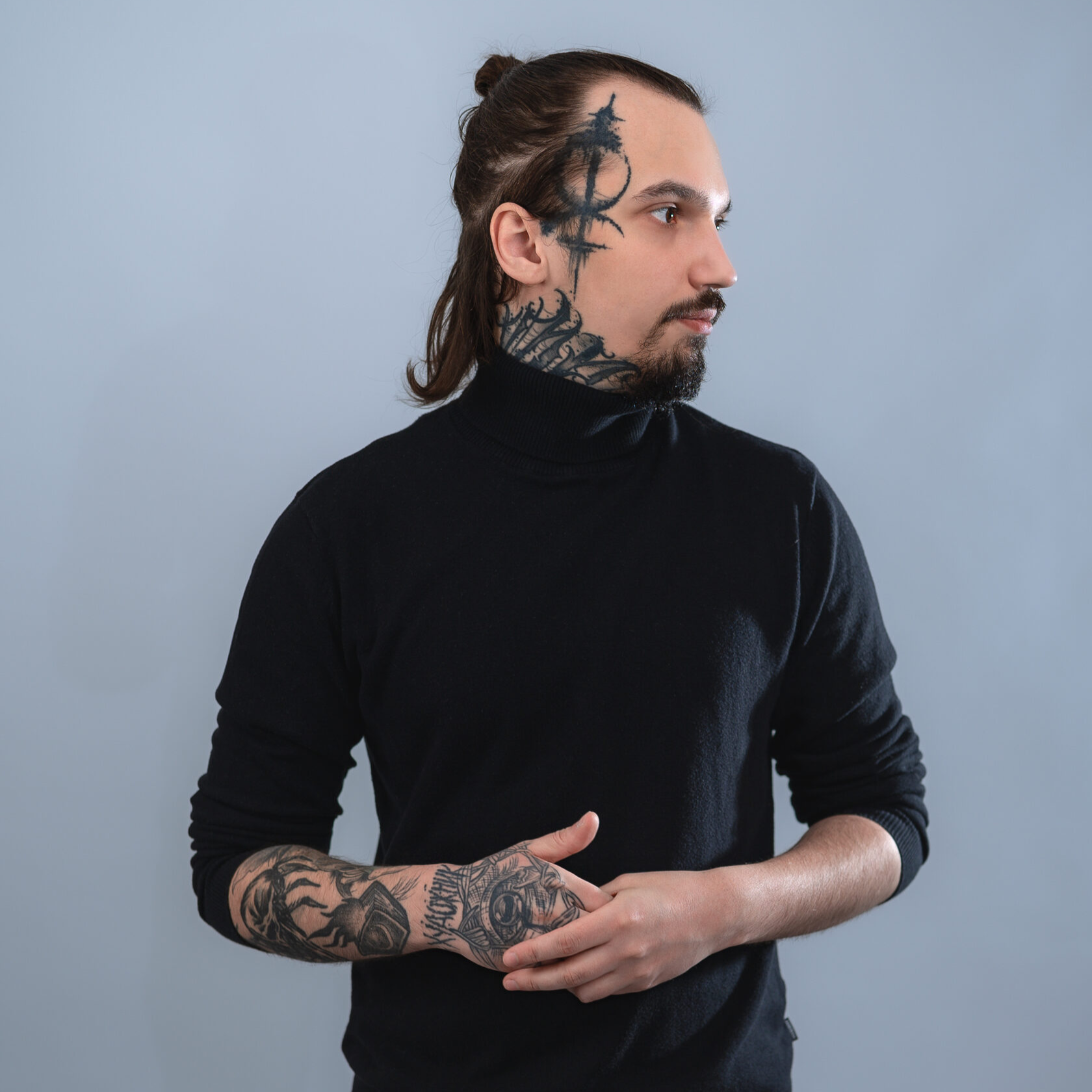 Portrait von Tattoo Artist Yaroslav bei Brennnessel Tattoo Berlin