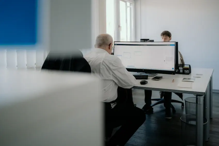 Arbeitsplatz für KI- und Softwareentwicklung bei AI Techno Center