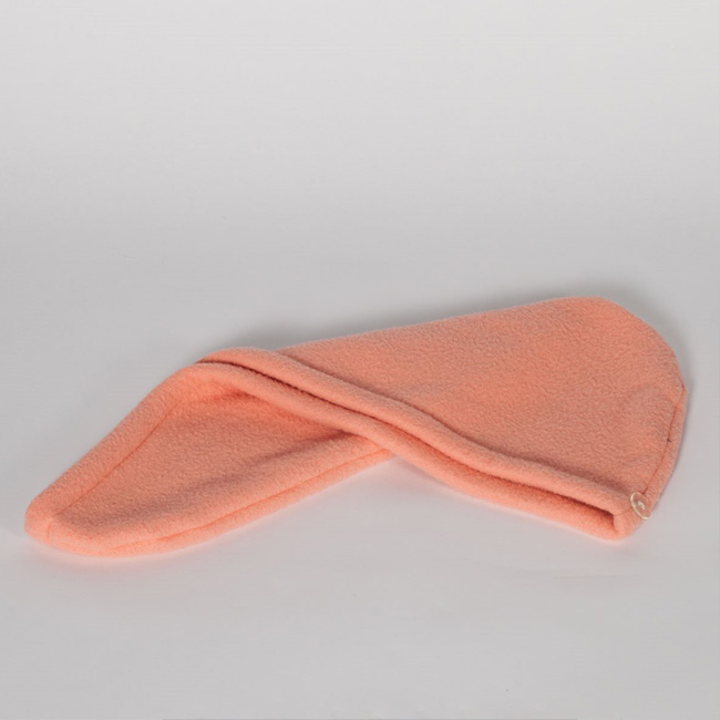 Удобна и практична кърпа за коса с копче и ластиче, която се увива като тюрбан. 