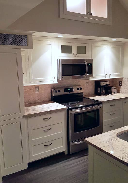 1930s traditional kitchen with granite countertop