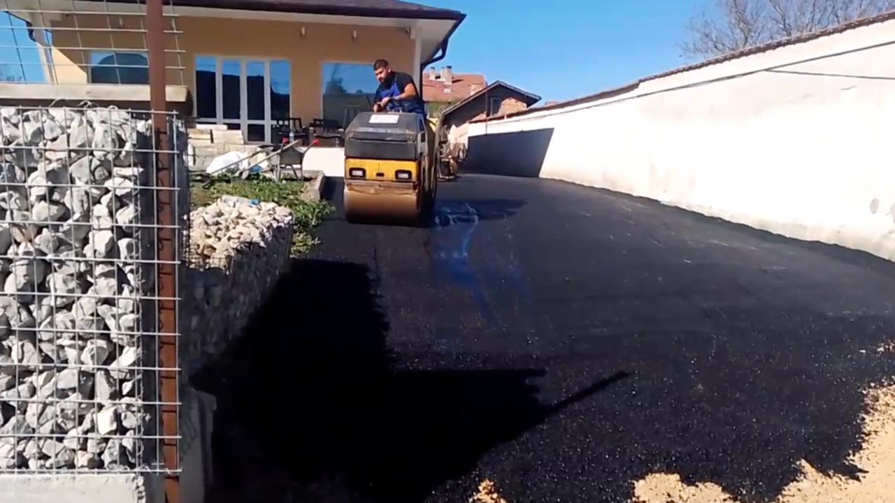 Работа по асфалтиране на двор в Бояна, София