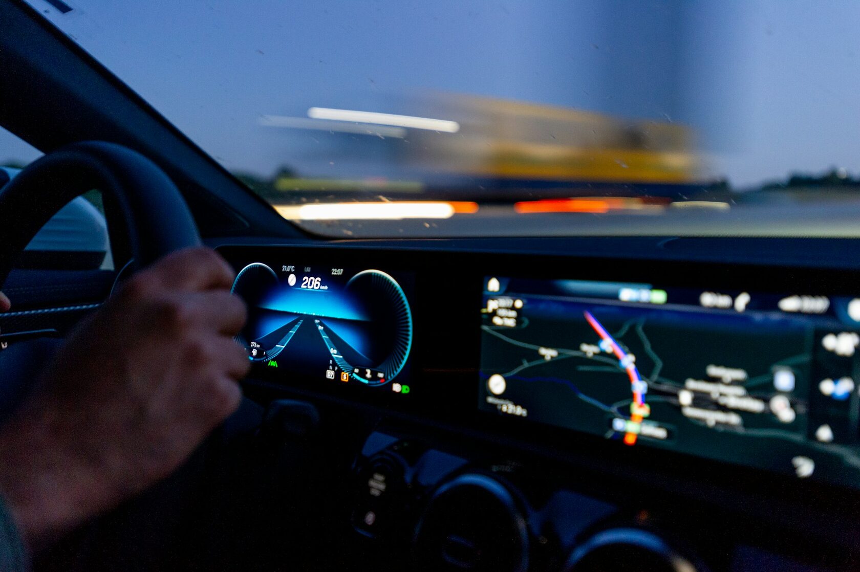 Бездротовий CarPlay адаптер XUDA в USB-порті авто