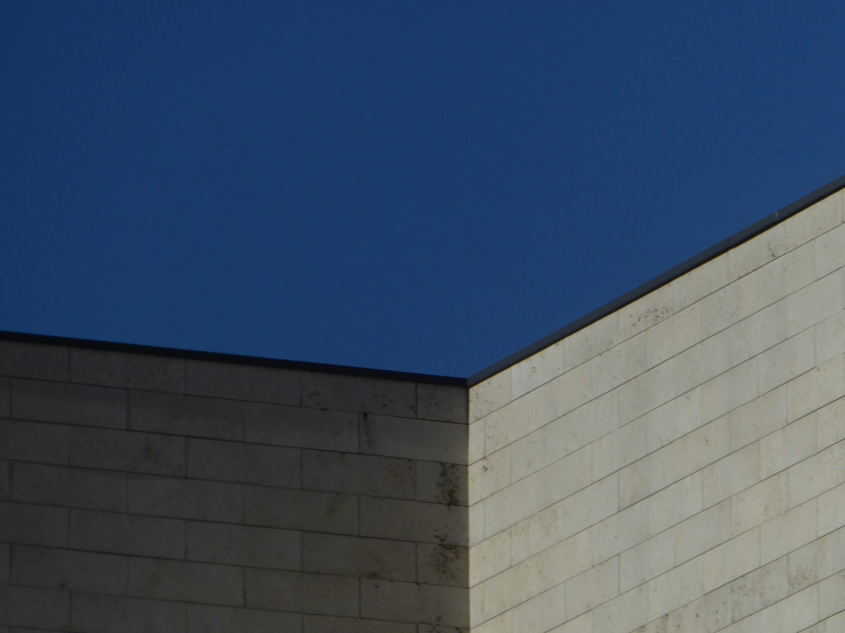 Revestimiento exterior de piedra en edificio