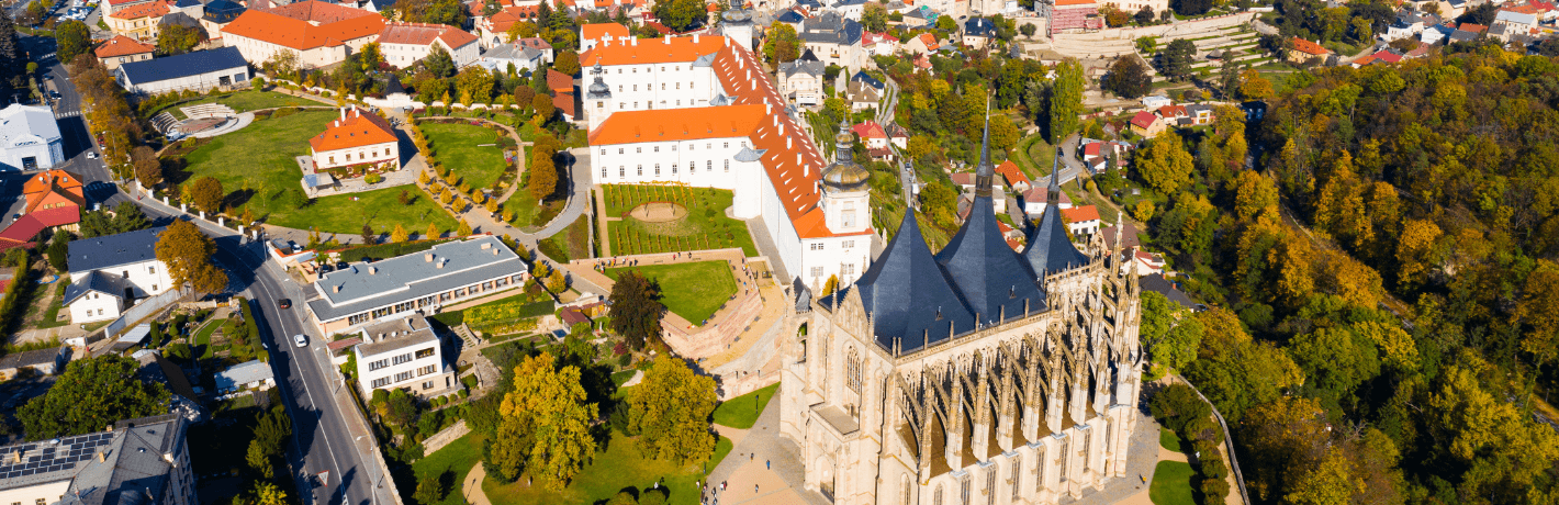 В этой статье мы расскажем о том, как добраться и чем заняться в городе, который привлекает туристов со всего мира - Кутна Гора 