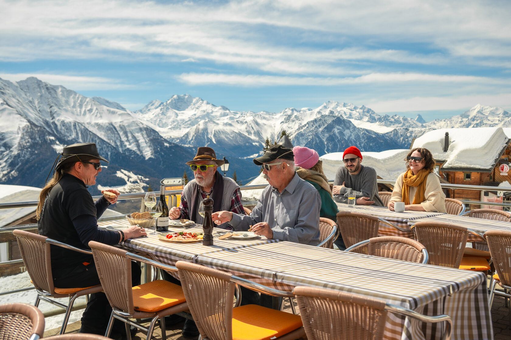 Hôtes de l'Alpfrieden sur la terrasse