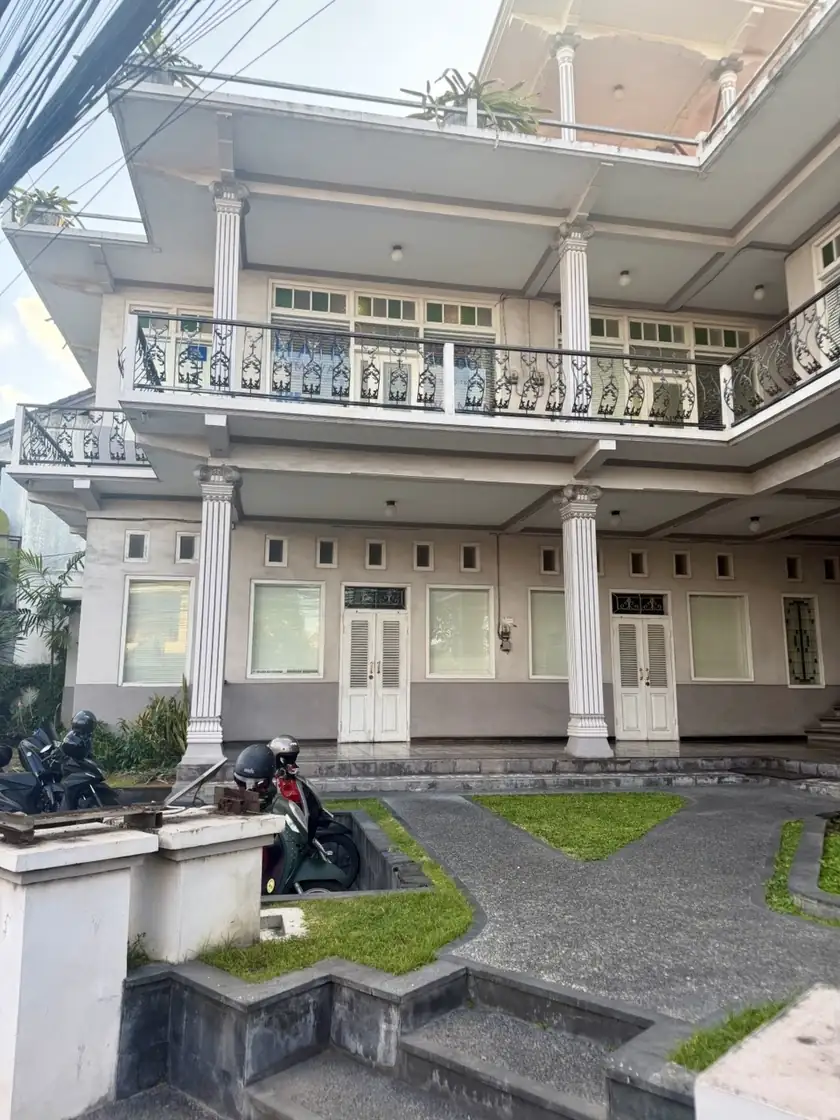 The Silk Road laser studio — white two-storey building on Jalan Kunti II, Seminyak; stickers on the 2nd-floor windows