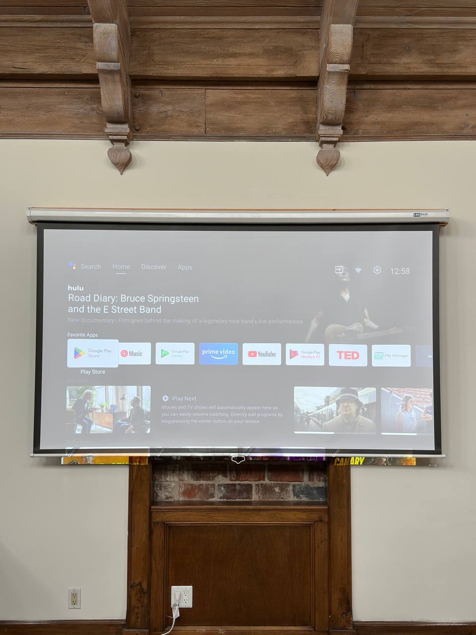Projector screen