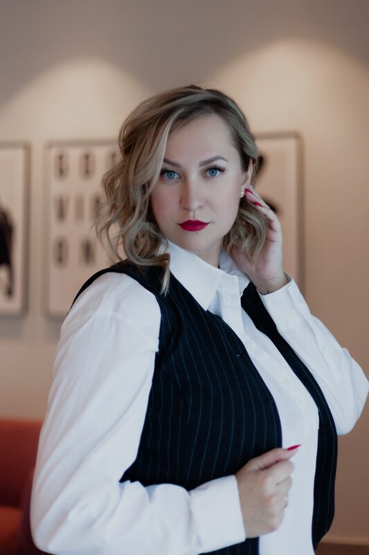 Анна Ерахтина