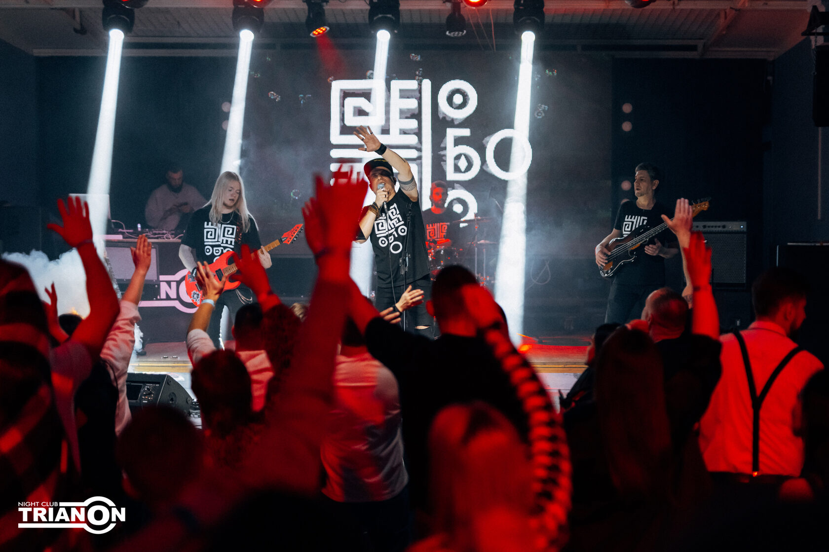 Группа БО на сцене