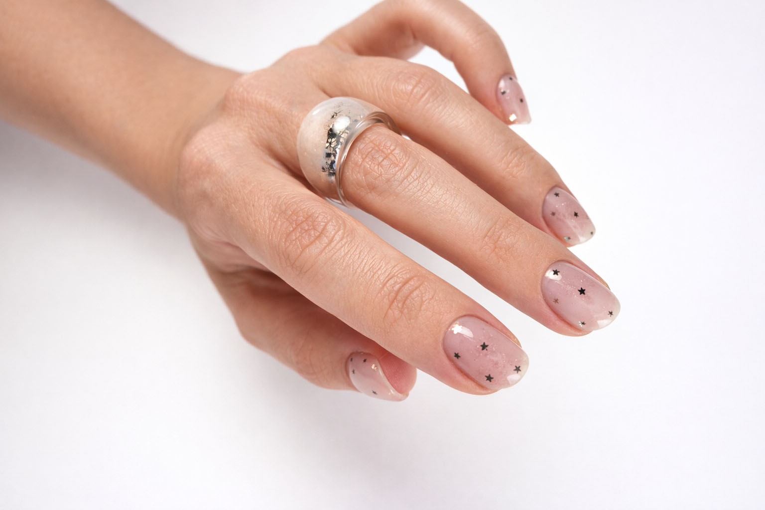 Manichiura elegantă cu gel la salonul OLOLO Nails, Sector 1 București, lucrare de calitate