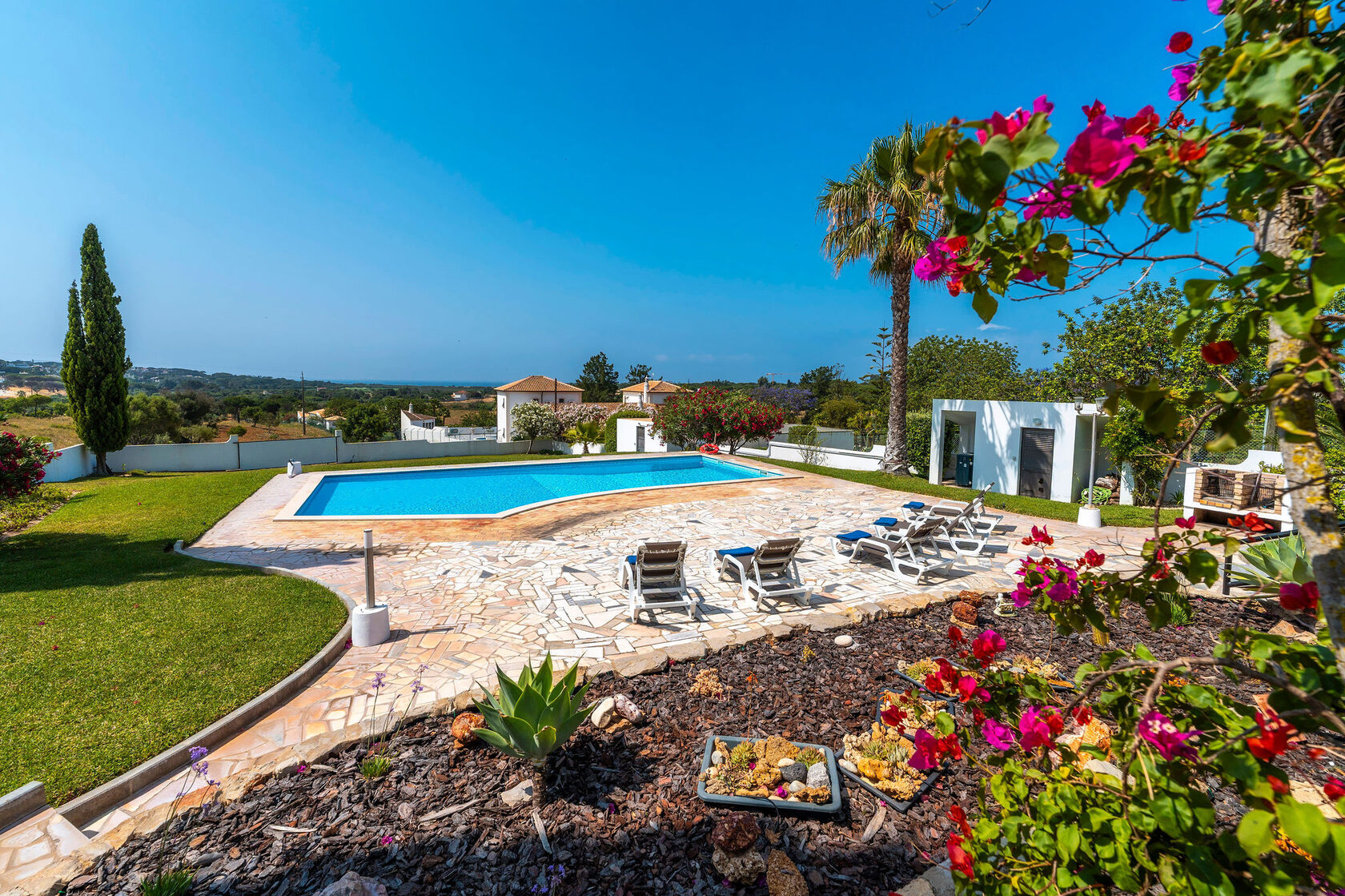 Moradia isolada T5 com piscina e vista mar em Fonte Santa