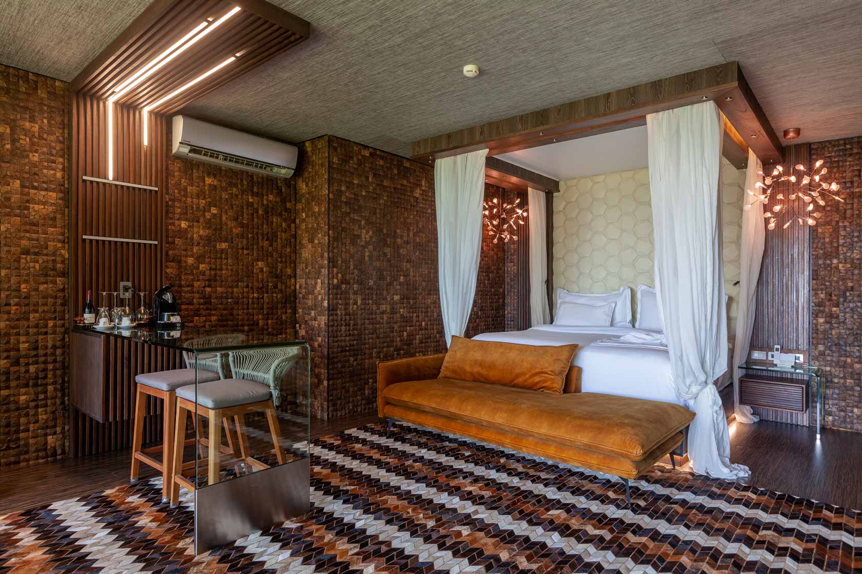 Deluxe Suite Ocean Club, the four-poster bed, Hotel Makanda, Manuel Antonio