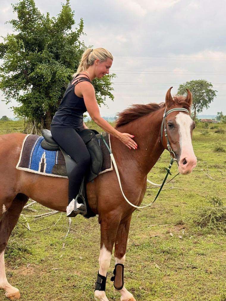 Guest connecting with a horse during a horsemanship training holiday at Vonfidel Ranch in Sri Lanka