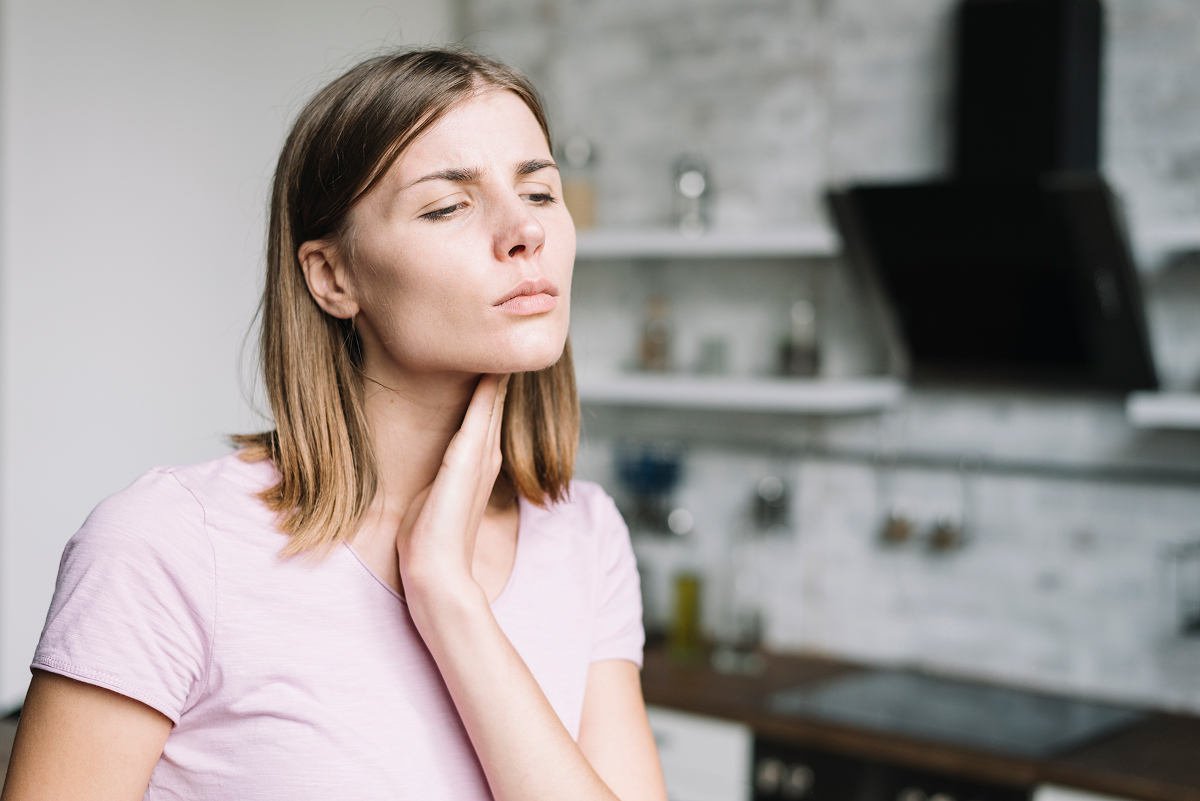 Gorge sèche : causes et remèdes efficaces