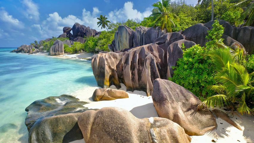 Granite boulders and turquoise water in the Seychelles