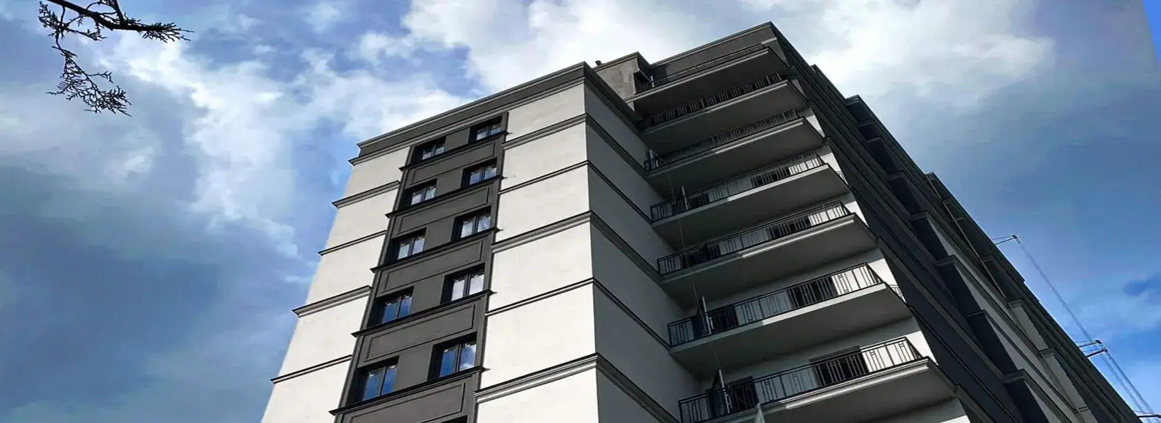 ЖК Олімпієць — фасад житлового комплексу на проспекті Шевченка в Одесі